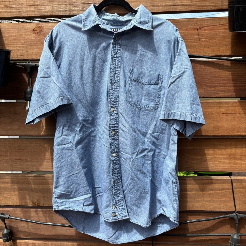 Trader Bay Denim Button Down Mens LT Blue Excellent Short Sleeve Cotton